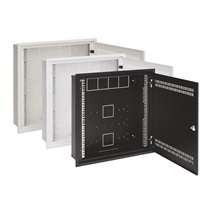 Rozvaděč SOHO LC-18 do zdi s lištami 2U, 4U a 11U, 550x550 bílá RAL9003 s rámečkem k zazdění