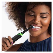 Oral-B iO Series 4 Matt Black elektrický zubní kartáček, magnetický, časovač, tlakový senzor, mobilní aplikace, černý