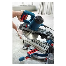 Bosch GCM 216 kapovací a pokosová pila
